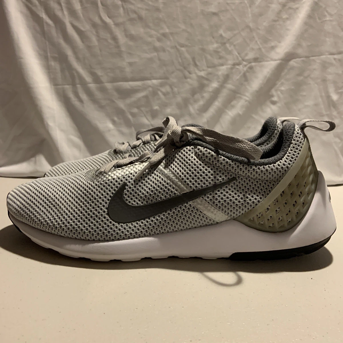 Nike Lunarrestoa 2 Essential Black RunningTraining Shoes Men Sz. 12 (811372-001) Amazon.com | Nike Lunarestoa 2 Essential Mens Running  main image 4