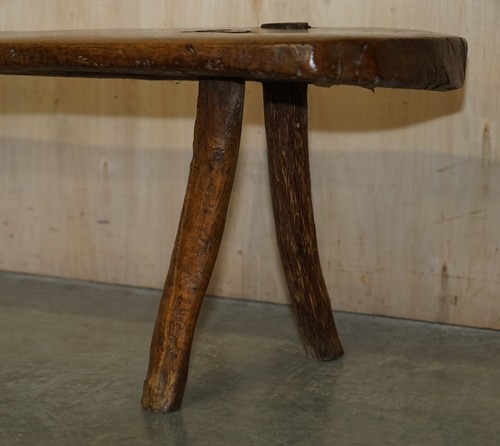 PRIMITIVE ANTIQUE 1740 SPANISH 18TH CENTURY THREE LEGGED BENCH OR COFFEE TABLE - Picture 9 of 20