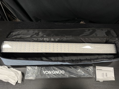 YONGNUO YN660LED RGB Handheld LED Video Light Stick CTT 2000K-9900K APP+ Battery - Picture 4 of 16
