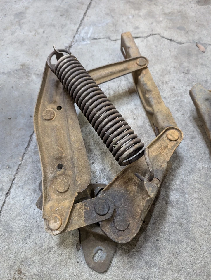 1965 1966 1967 Ford Galaxie 500 Mercury capô suporte dobradiças LH RH suportes OEM - Imagem 4 de 4