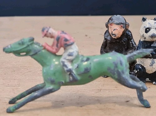 VINTAGE LEAD FIGURES HORSE RACING MONKEY PANDA BEAR - Picture 10 of 14
