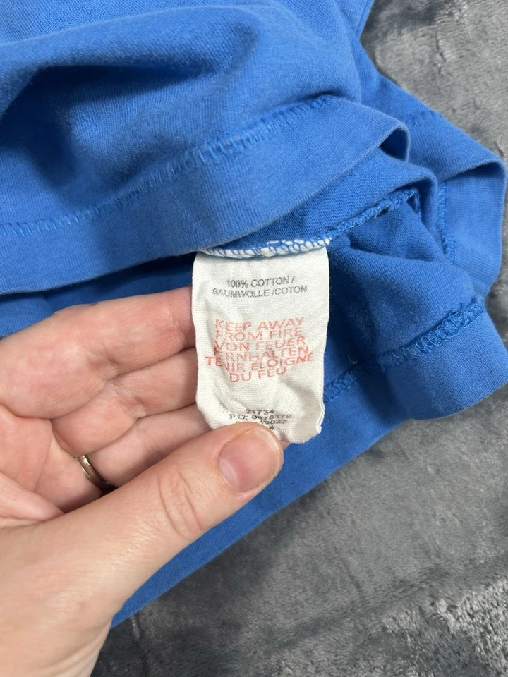 Mini Boden Meninos 5-6Y Pacote de Camisetas Lote De 3 Camisetas Tubarão, Caveira, Vermelho - Imagem 4 de 4