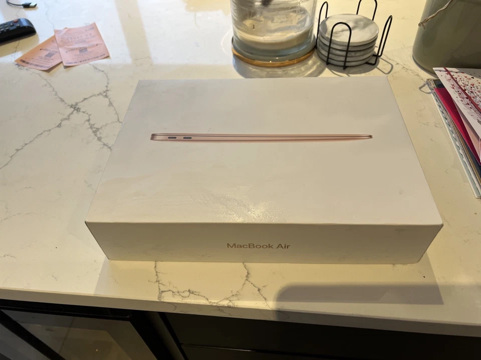 Apple MacBook Air 13" Late 2018 i5 1.6GHz 8GB RAM 128GB SSD MRE82LL/A Laptop - Image 2 of 4