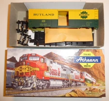 ATHEARN Bev-Bel HO 40' box Car KIT, RUTLAND, W/ Bachmann EZ MATE Couplers