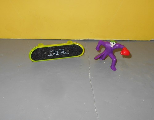 McDonalds Brave and the Bold Batman 2" Figures Batman Joker Punch & Finger Board - Picture 1 of 2