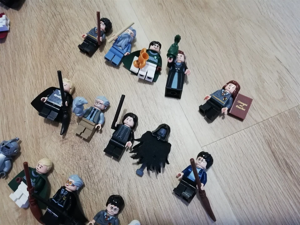LEGO Harry Potter Minifigures x5 Figs per order + Accessories - Suprise Packs! - Image 4 of 4