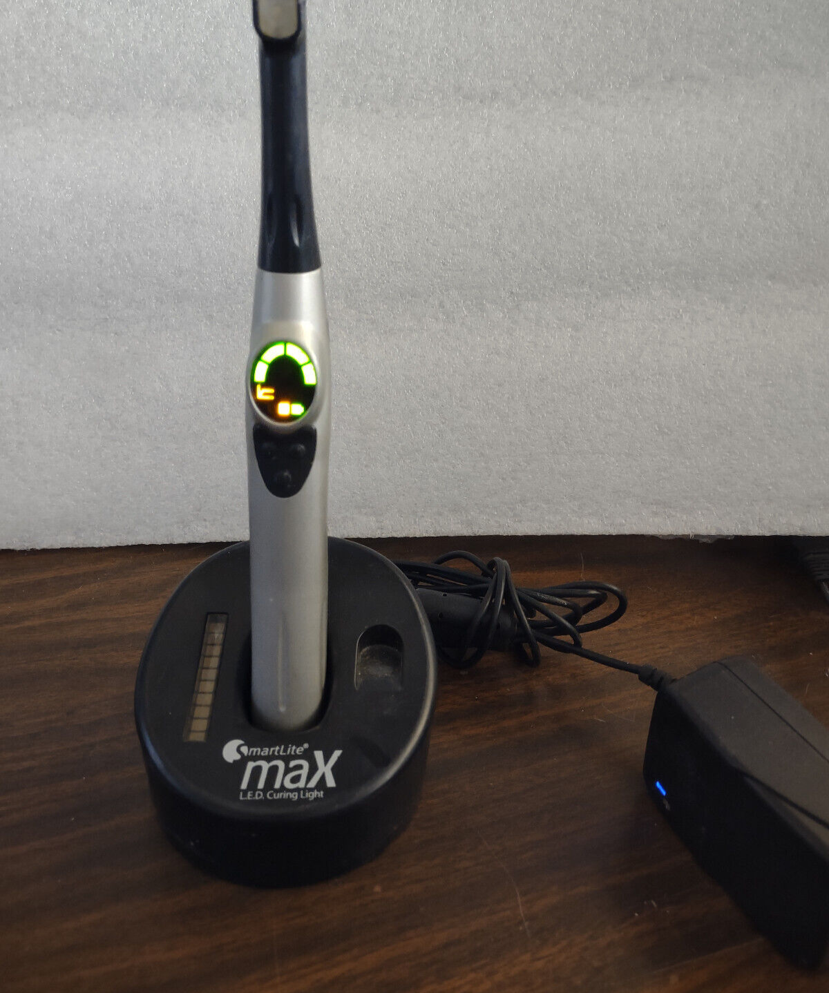 Vismart Lite DENTSPLY SmartLite 644050 MAX U.V. LED Curing Light + Docking base ...