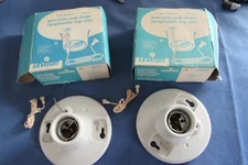 New in Box White Porcelain Pull Chain Lampholder Medium Base LEVITON 29816-C X2