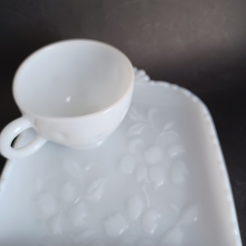 Hazel Atlas Milk Glass Dogwood Pattern Luncheon Plate & Cup Set Vintage 1930s - Picture 9 of 19