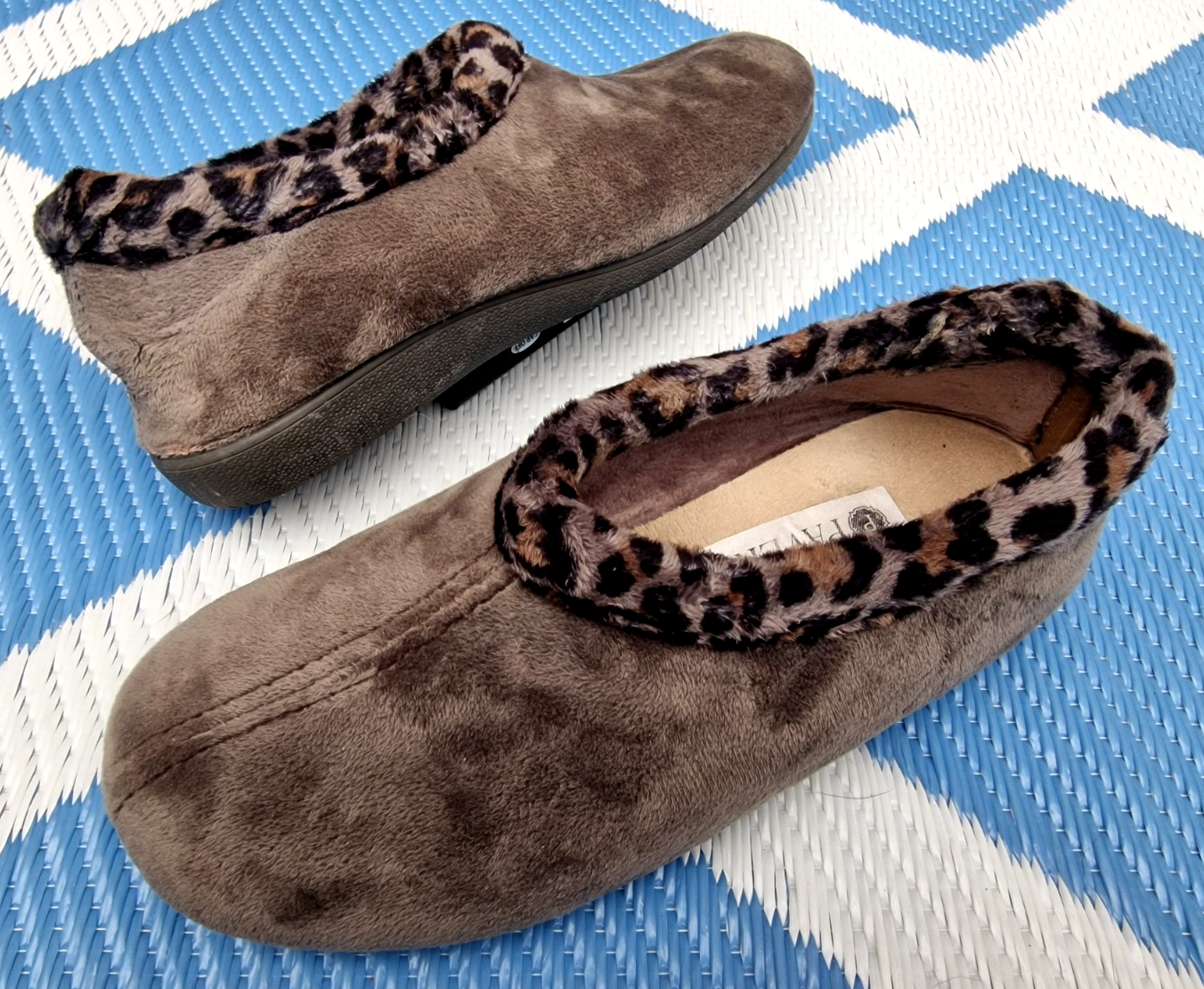 SAOLA Pavers 'Pantofole con orlo leopardato in peluche' Paloma suola antiscivolo ultra comoda donna 5 5