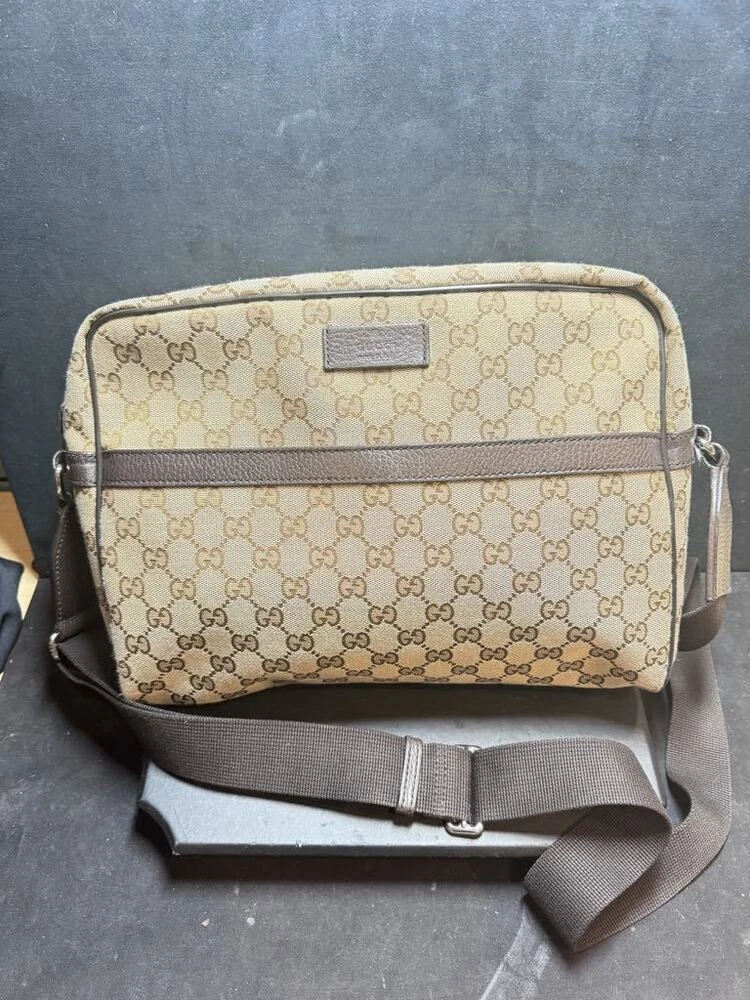 Sac messager Gucci GG Supreme zippé autour LS (336236)