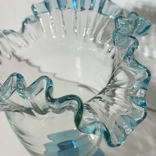 Old Art Glass Crimped Glass Vase Ruffle 8” Vintage Glows Decor Art Deco Crest - Bild 12 von 17