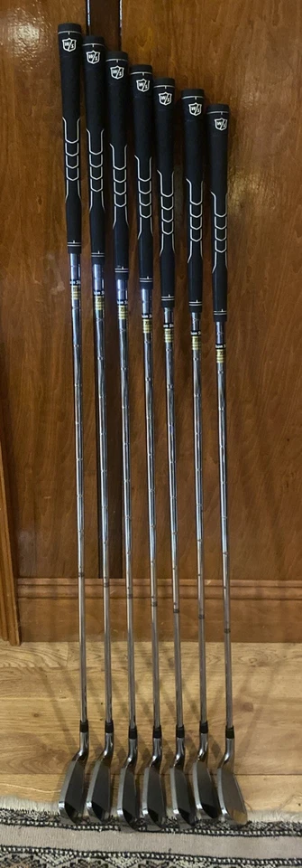 Juego de hierro de golf Wilson Staff D-100 4-PW con ejes Uniflex de acero casi como nuevo diestro Foto 2 de 4