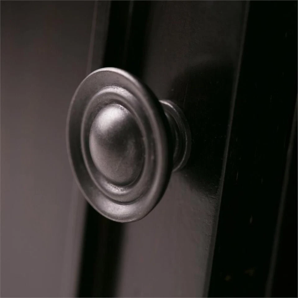 Soporte de TV Simpli Home Amherst Transitional madera maciza 54" en marrón nogal Foto 4 de 4