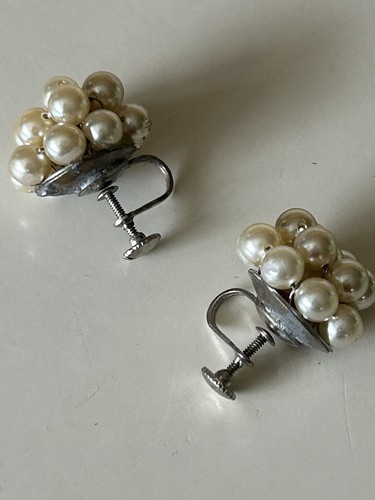 Classy Faux Pearl Vintage cluster beads Screw Back Earrings silver tone - Picture 4 of 5