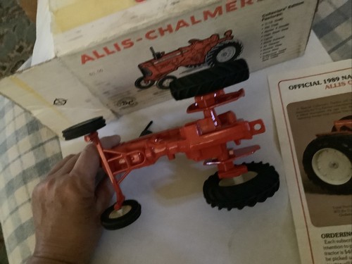 Allis Chalmers D15 1/16 Die-cast Farm Tractor replica by SpecCast Collector’s Ed - Picture 6 of 8