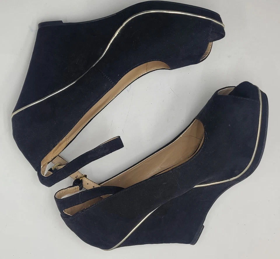 EUC Mossimo Womens Sz 9.5 Black Gold Strip Suede Wedge Peep Toe Heel Ankle Strap - Image 2 of 4