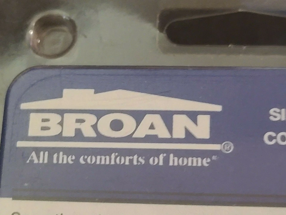 NUEVO SELLADO Broan P69WL Interruptor basculante iluminado de una sola función Foto 4 de 4