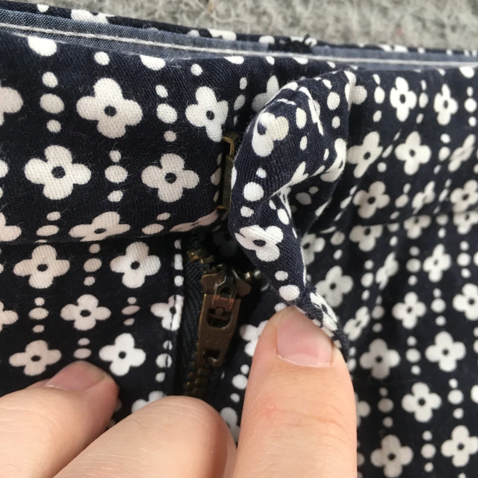 Tommy Hilfiger Chino 短裤女式 14(实际 39x8.5)蓝色花卉印花拉链门襟 — 第 4/4 张图片