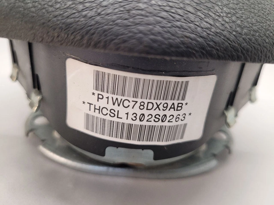 2012 12 DODGE CARAVAN LH Front Driver Wheel Cargo Van Airbag - Image 3 of 4