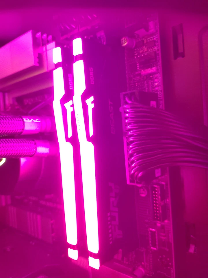 PC para juegos Ultra 7 265F RTX 5060 32 GB Ram MSI X870 Foto 4 de 4