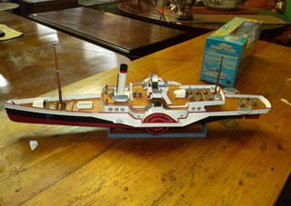 33" R/C model paddle steamer model boat ship