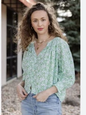 New Rails Flowy Green and White Floral 3/4 Sleeve Boho Linen Top Large