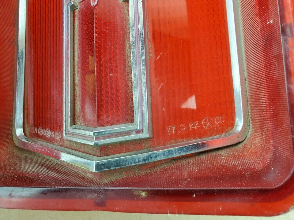 Б/у линза заднего фонаря 1975-1977 Chrysler Cordoba 3881613 - Изображение 4 из 4