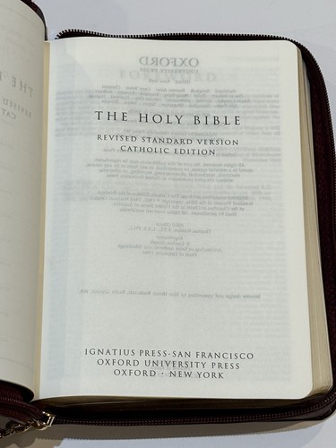 The Holy Bible Revised Standard Version Catholic Edition Gold Zipper Case Bible - Picture 9 of 10