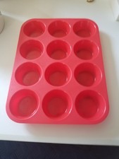 PREOWNED RED SILICONE FLEXIBLE MUFFIN PAN 12 SLOT