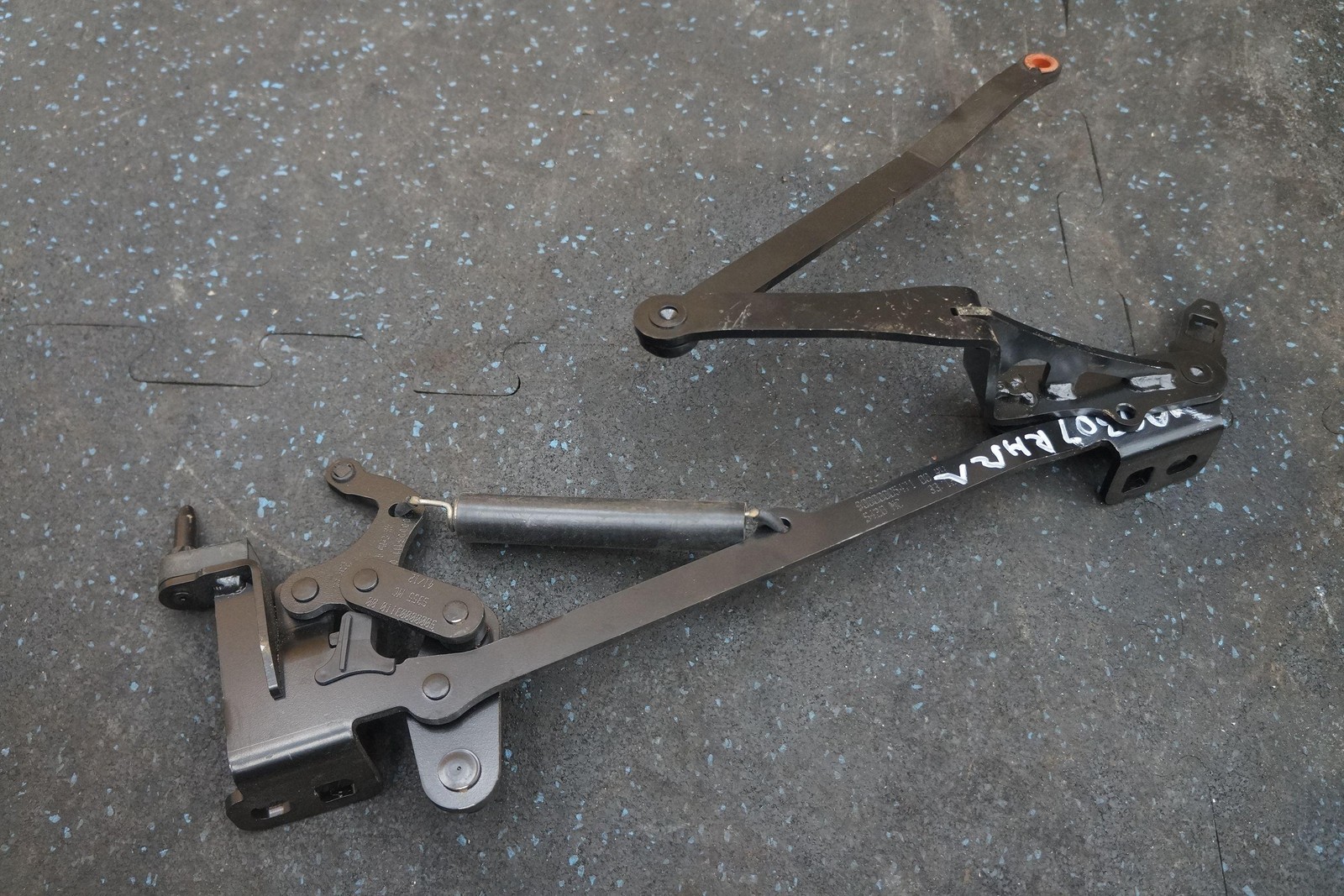 Right Convertible Roof Top Cover Hinge Bracket Assembly McLaren MP4-12C 650S 12C