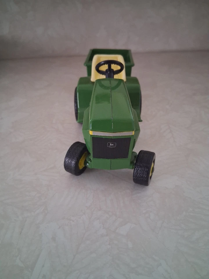 ERTL 1/16 SCALE JOHN DEERE LAWN & GARDEN TRACTOR #591 w/DUMP TRAILER - Image 3 of 4