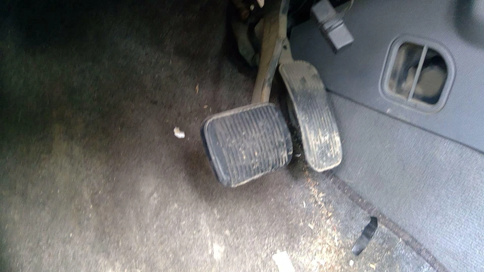 Ford Freestyle 2007 montaje de pedal de gasolina y freno ajustable OEM Foto 3 de 4