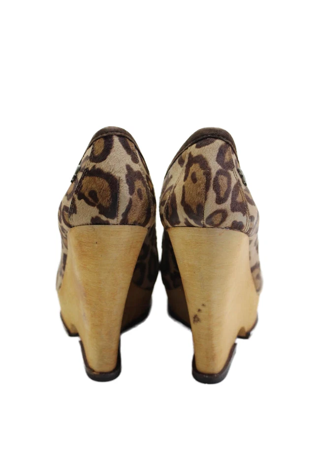 Bombas anabela Stuart Weitzman feminina estampa animal Wesley bege marrom tamanho 10 médio - Imagem 3 de 4