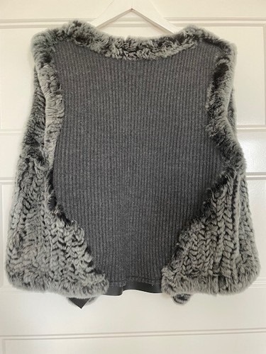 Brand New Elie Tahari Jana Knit Lapin Fur Vest Raw-edge Leather Trim SZ L - Picture 7 of 7