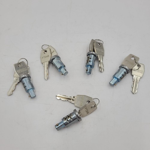 Bearmach Set Serrature Per Land Rover Defender 90 & 110 – 3 Cilindri Con 2 Chiavi – MTC6504R (Non Bloccasterzo) - 3