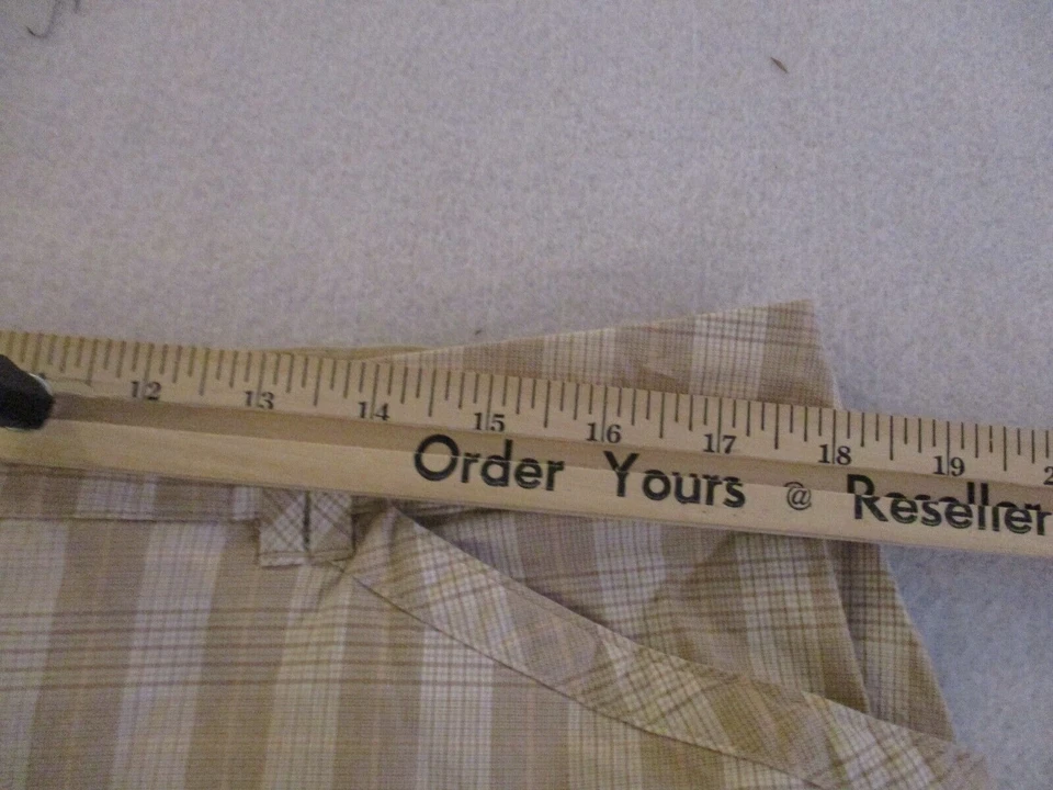 croft and barrow size 16 Woman Stretch beige plaid Shorts - Image 2 of 4