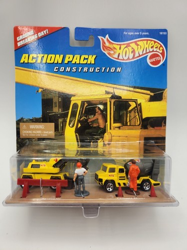 HOT WHEELS 1996 ACTION PACK CONSTRUCTION CEMENT MIXER, EXCAVATOR, CONES, FIGURES