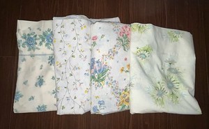 Lot Of 4 Vintage Flat Bed Sheets Floral Various Sizes Craft Sewing Cutter