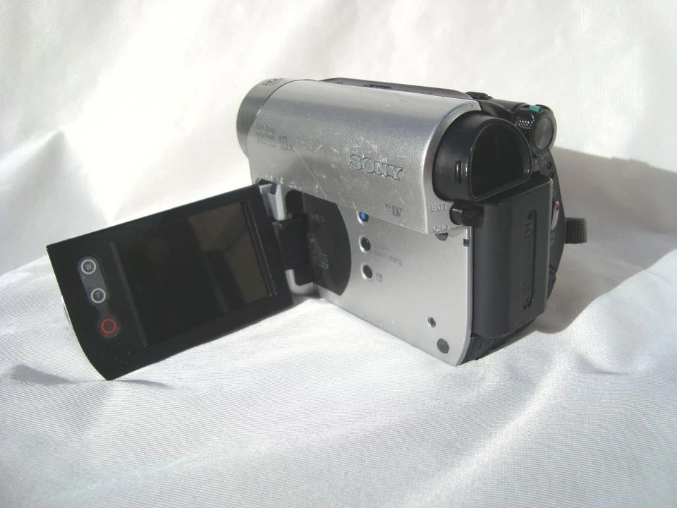 XSony DCR-HC51E Camcorder MiniDV. PAL. Digital Video. Nightshot. VGC. 99p start. - Image 4 of 4