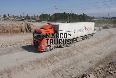 LKW Foto Sitrak Container-Sattelauflieger Kirgisistan rot Hamburg Süd #w4pc