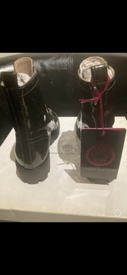 Nuevos botines Chelsea de cuero para niñas Young Versace EU 31 UK 13 US 13.5 $595 LINTEEE Foto 4 de 4