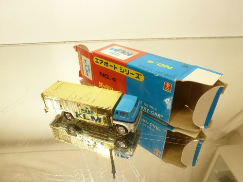 BANDAI 4 AIRPORT BATTERY CAR KLM TRUCK - GOLD + BLUE 1:156 -GOOD IN BOX - 102 - Imagen 7 de 7