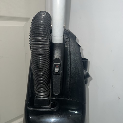 Eureka Whirlwind Big Cup (bagless) Upright vacuum - Picture 5 of 10