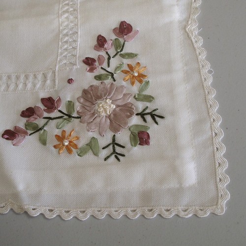 Victoriana Cream Applique Embroidered Cushion Cover 45 x 45 cm - Picture 3 of 3