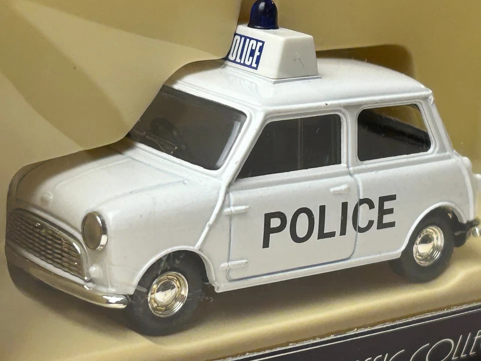 Lledo Vanguards 1:43 Scale Diecast 1959 Austin Mini Police Car - Image 4 of 4