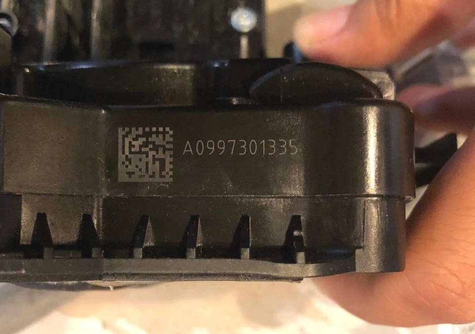 ACTUADOR CERRADURA PUERTA TRASERA IZQUIERDA MERCEDES GL63 ML63 GLE43 GLE63 NUEVO, OEM Foto 3 de 4