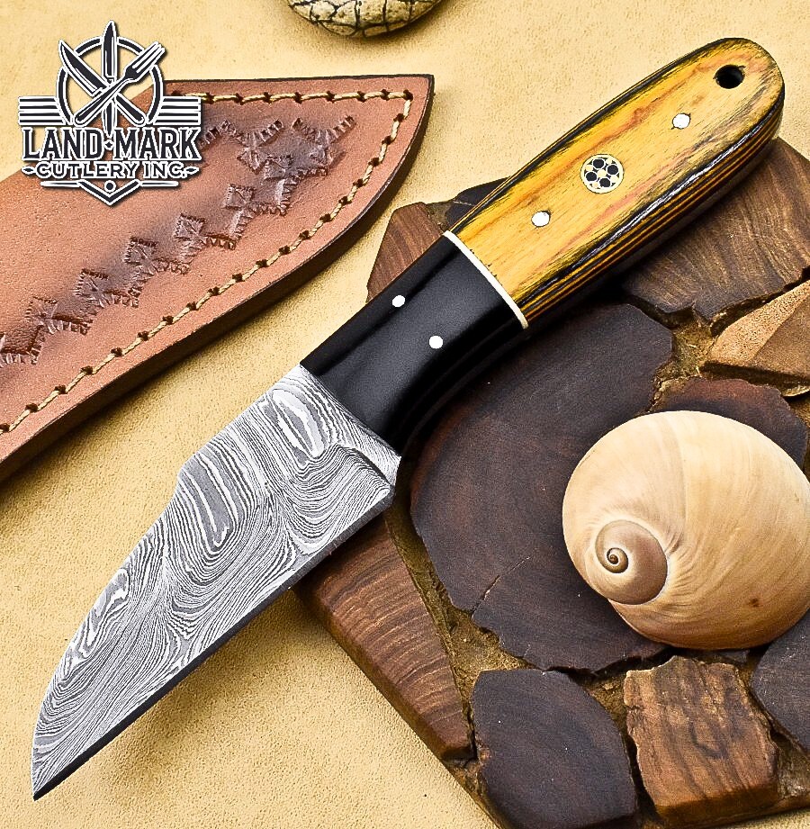 BEAUTIFUL DAMASCUS HANDE MADE HUNTING SKINER KNIFE WITH HARD WOOD HANDLE