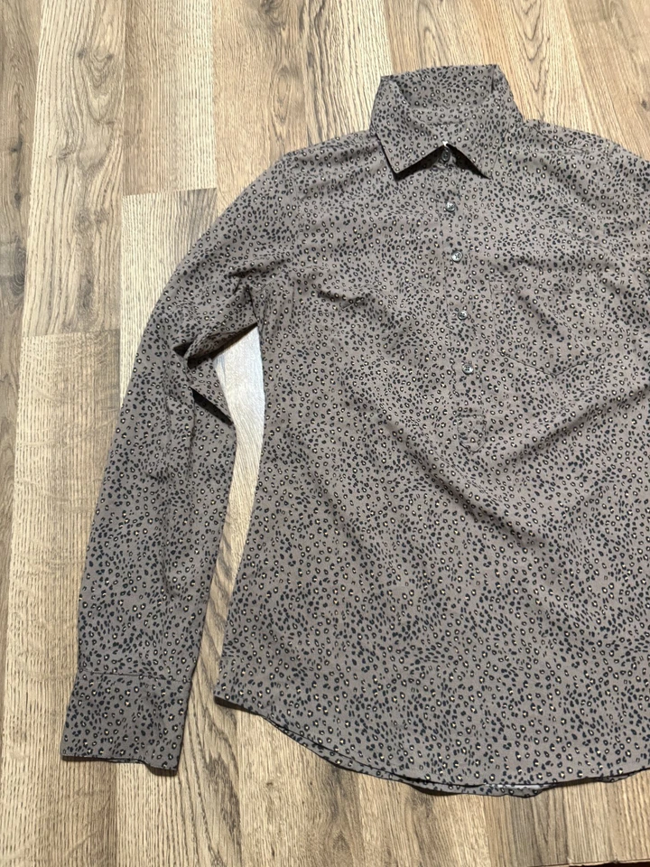 Camisa Merona, Mujer Talla XS, Marrón Negro Tostado, Estampado Animal, Botón 1/4 Foto 3 de 4