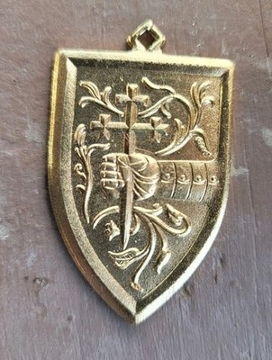 Rare Vtg Pinwinnie Royale Scotch Whisky Metal Shield Pendant Advertising Charm